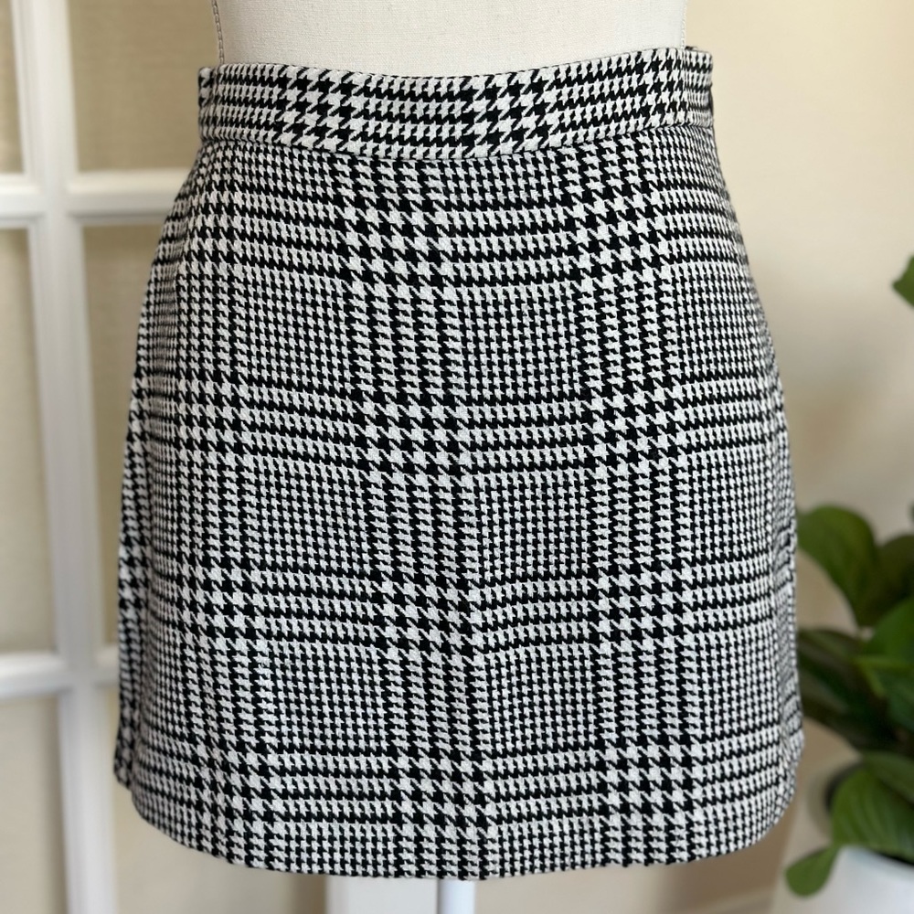 Black and white plaid skirt EUC - Picture 2 of 2